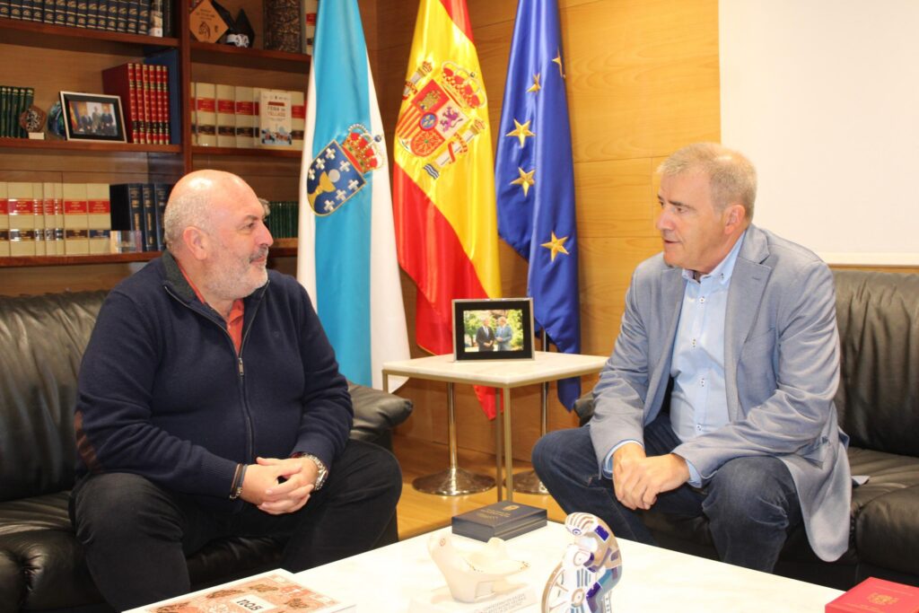 delegado-territorial-xunta-ourense-alcalde-avion-colaboracion