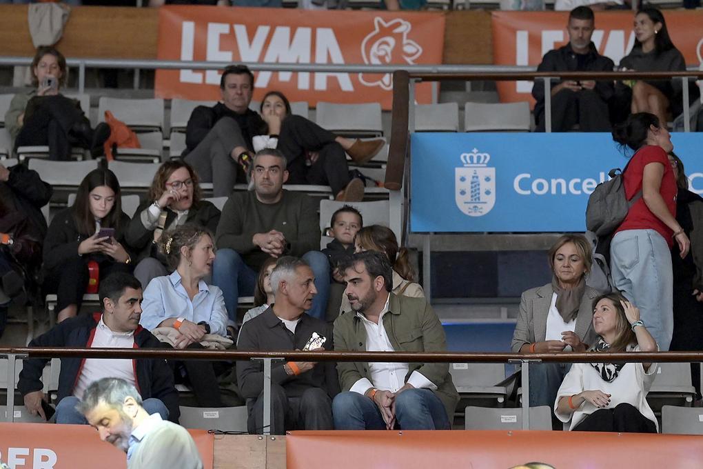 diego-calvo-asiste-coliseum-partido-entre-leyma-basquet-coruna-y-la-laguna-tenerife