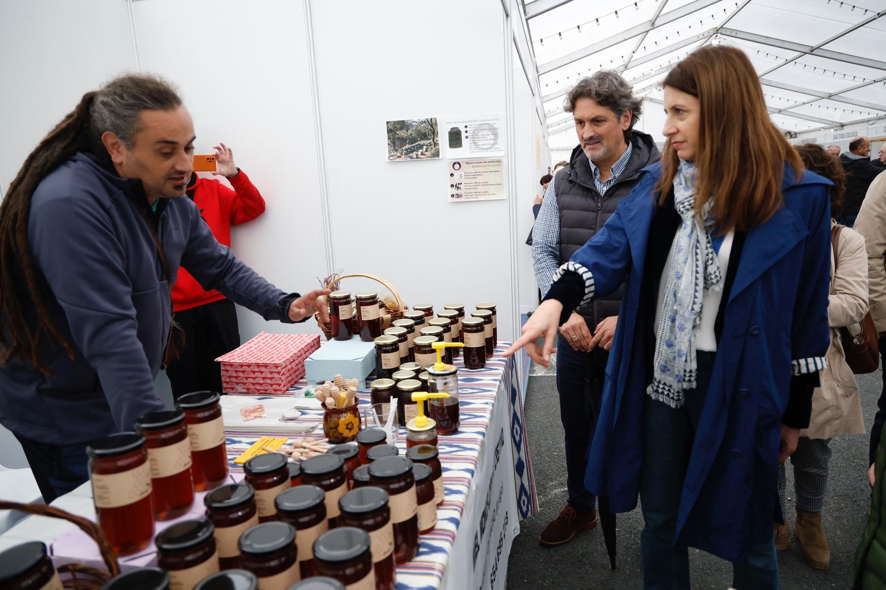 maria-jose-gomez-ensancha-feria-agroalimentaria-miel-ortigueira-oportunidad